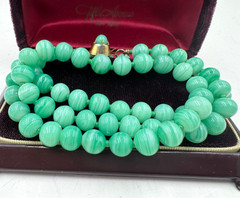GREEN PEKING GLASS FAUX JADE BEADS NECKLACE HAND KNOTTED ART DECO CLASP 22″ LONG