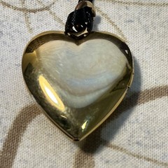 Vintage Military Sweetheart Heart Locket – Goldtone – Fast Shipping