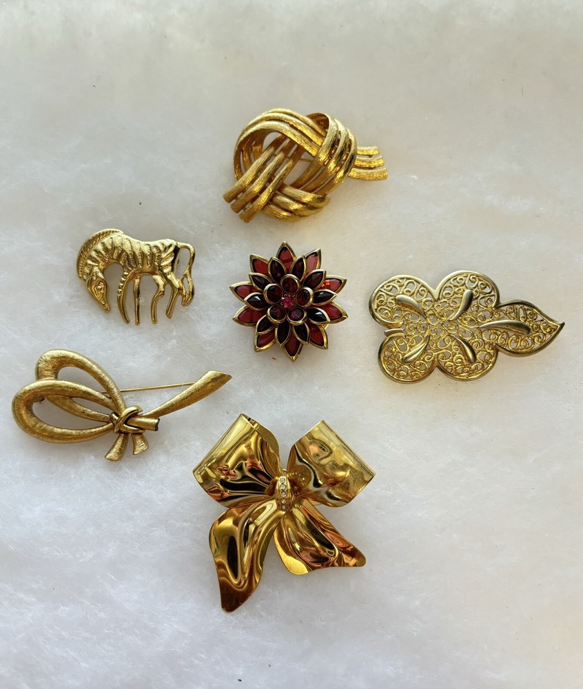 Estate Find Lot Of Brooches X 6. 1- AVON, 1- MONET, 1- TONA