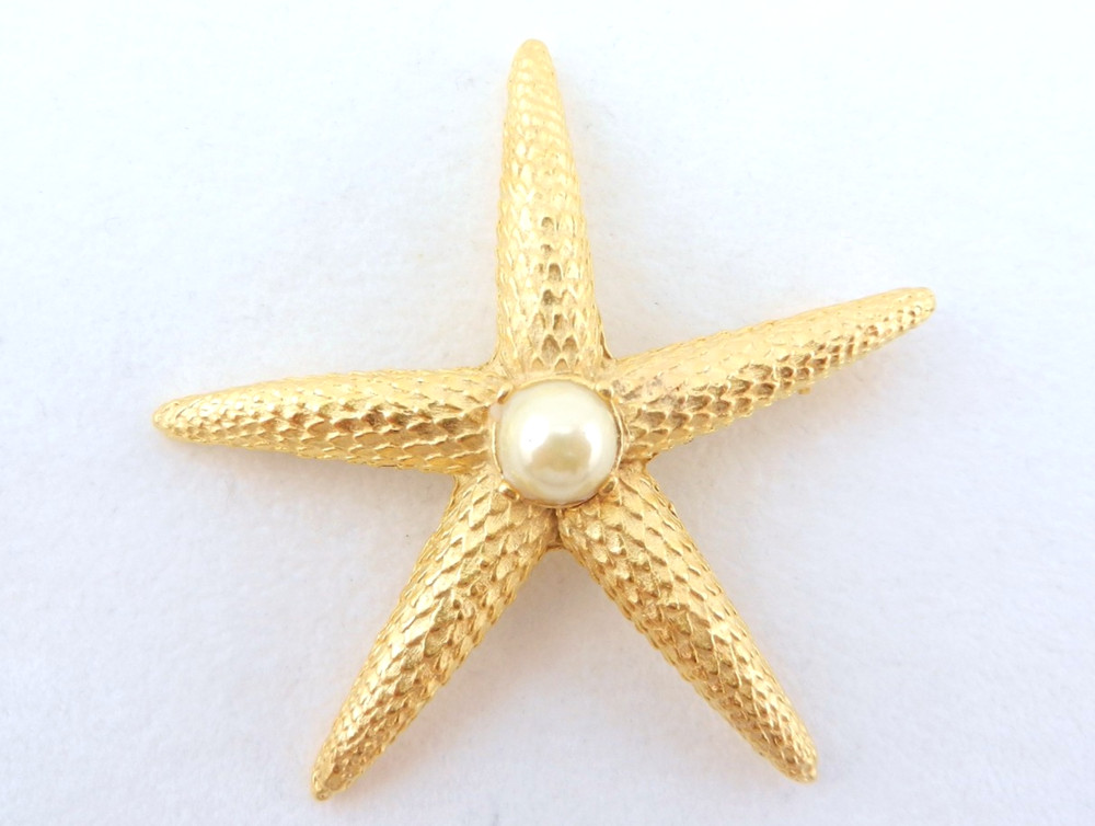 KJL Kenneth Lane Starfish Pin Faux Pearl Gold Tone Textured Metal 2 1/4″