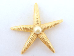 KJL Kenneth Lane Starfish Pin Faux Pearl Gold Tone Textured Metal 2 1/4″