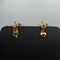 Vintage BSK Gold Tone Maple Leaf Clip On Earrings Signed Textured Leaf