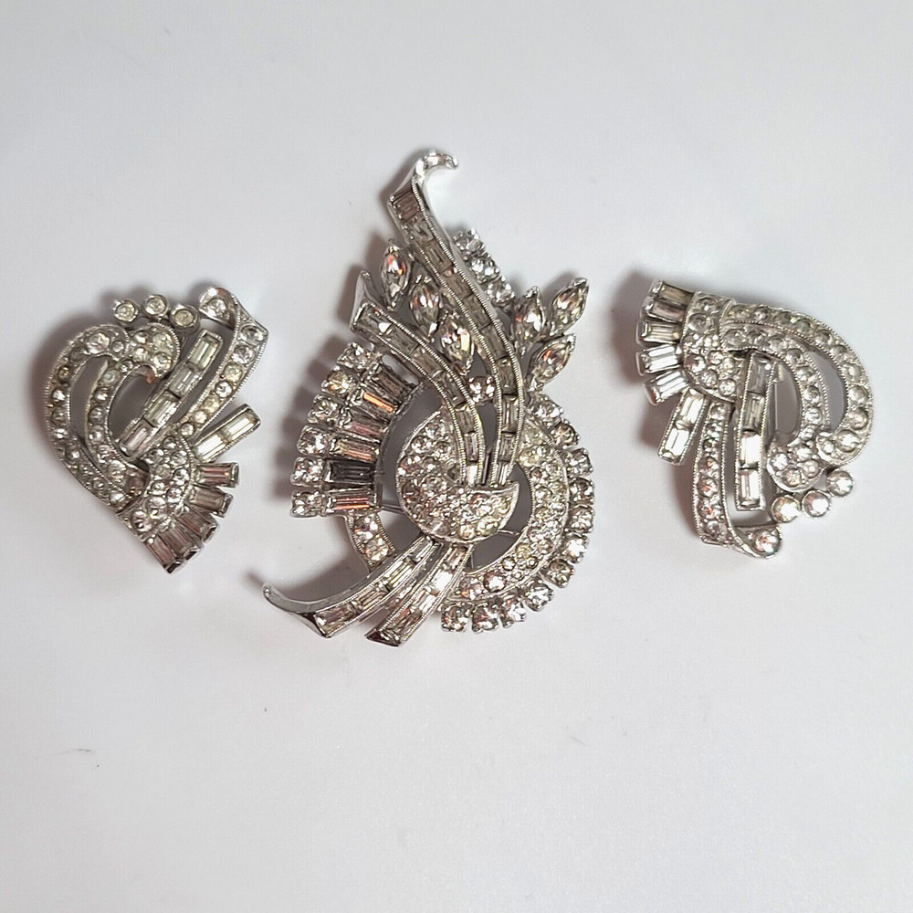 Unsigned JOMAZ/ MAZER clear swirl brooch pendant fur/ shoe clips brooch set of 3