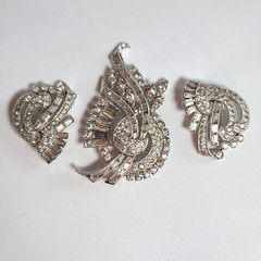 Unsigned JOMAZ/ MAZER clear swirl brooch pendant fur/ shoe clips brooch set of 3