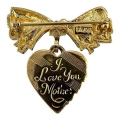 Avon Mother’s Day I Love You Mother Bow Dangle Heart Gold Tone 1.5”x1.5” Brooch