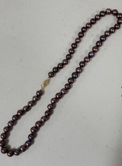 Genuine knotted pearl necklace with 14-karat yellow gold clasp