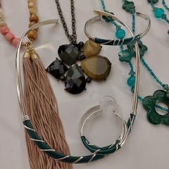 21 Pc VINTAGE Jewelry Lot 14 Necklace And Earring Sets & 6 Single Necklaces