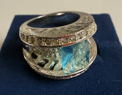 VTG. SZ.7 BLUE TOPAZ COLOR CLEAR CRYSTALSDOME COCKTAIL RING