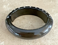 VINTAGE KJL KENNETH JAY LANE BLACK LUCITE CLEAR RHINESTONE HINGED CUFF BRACELET