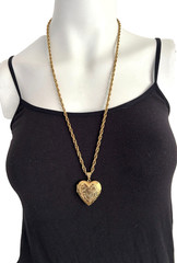 Vintage 1928 Jewelry Gold Tone Etched Floral Heart Locket Pendant Rope Necklace
