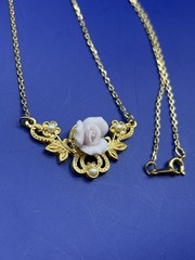VTG Avon Porcelain Pink Rose Faux Pearl Gold Tone Pendant Necklace & Chain