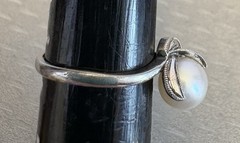 Vintage Sterling Silver Pearl Solitaire Ring Sculpted Claw Setting sz 6.25