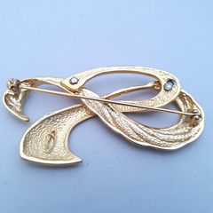 Vintage Signed Tona Brooch Brushed and Textured Gold Tone Swirl Ribbon Design