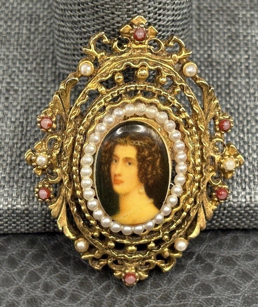 Vintage Signed ART Gold Tone Lady Cameo Brooch Portrait Pin Faux Seed Pearls