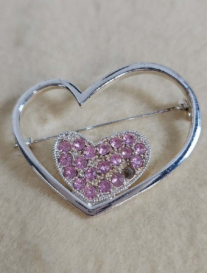 Dbl Heart Brooch Pink Stones Silvertone 1 Odd Color Stone Approx 2″ Wide