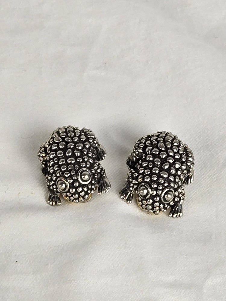 Vintage CABOT Signed Modernest Silver Alloy Textured Frog Clip-on Earrings