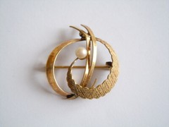 Brooch, Art Pearl At Double TEKA Gold Plated 3.1 G / 3.0 X 2.8 Cm