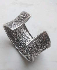 Vtg Armenian Artisan Hand Carved Silver Pierced Floral Cuff Bracelet Openwork XL