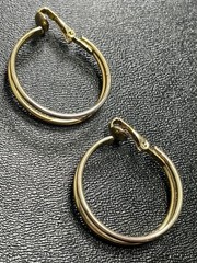 Vintage 1.1” Double Gold Tone Metal Hoop Clip Earrings