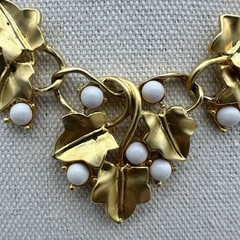 Vtg Grape Leaf Vine Necklace Brushed Matt Gold Plated Signed
