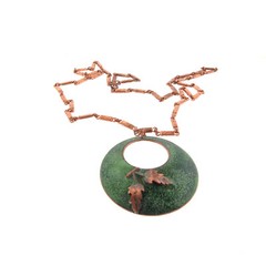 Vintage Enamel Circle Pendant Necklace 2.75 * 28 in