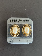 Vintage 1928 Brand Earrings Faux Pearl Cabochon Gold Tone Oval Pierced L110