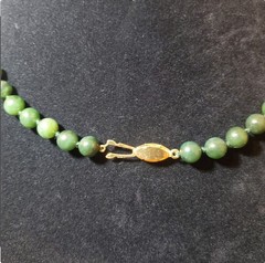 Vtg Hand-Knotted Spinach Green Nephrite Jade Beaded 18″ Fishhook Clasp Necklace