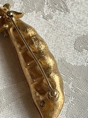 VTG Alfred Philippe Trifari Gold Tone “Pea Pod” Brooch Faux Pearls & Rhinestones