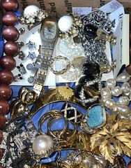 1.1 Pounds Of Vintage & Modern Assorted Jewelry, Fabulous Collection
