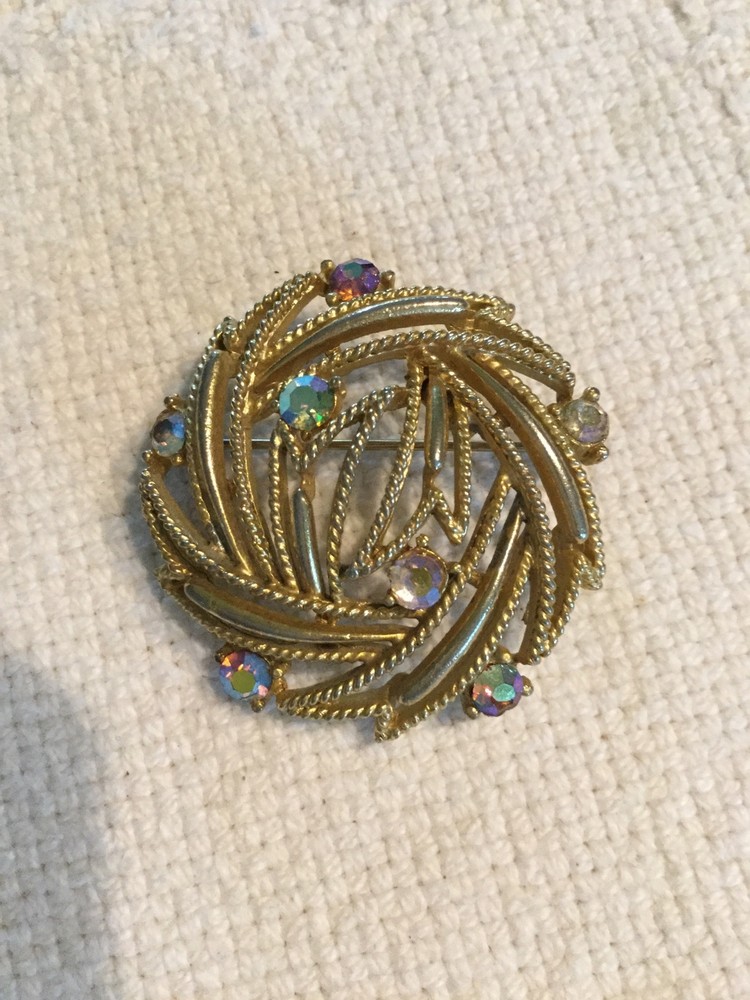 Vintage Crystal Rhinestone Brooch By Lisner Signed 1.5”D