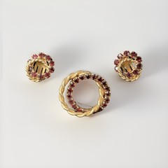 Jewelry Set Of 3 Gold Tone Ruby Stones Pin Back Brooch Clip On Earrings VTG