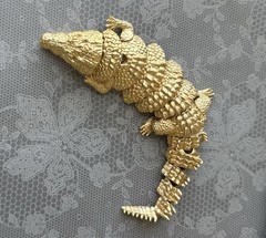 Large Alligator w/ movable body vintage style brooch matte gold tone metal