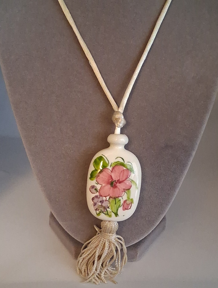 1970s Vintage Avon Ceramic Floral Pink Painted Pendant Necklace Silk Tassel 23″