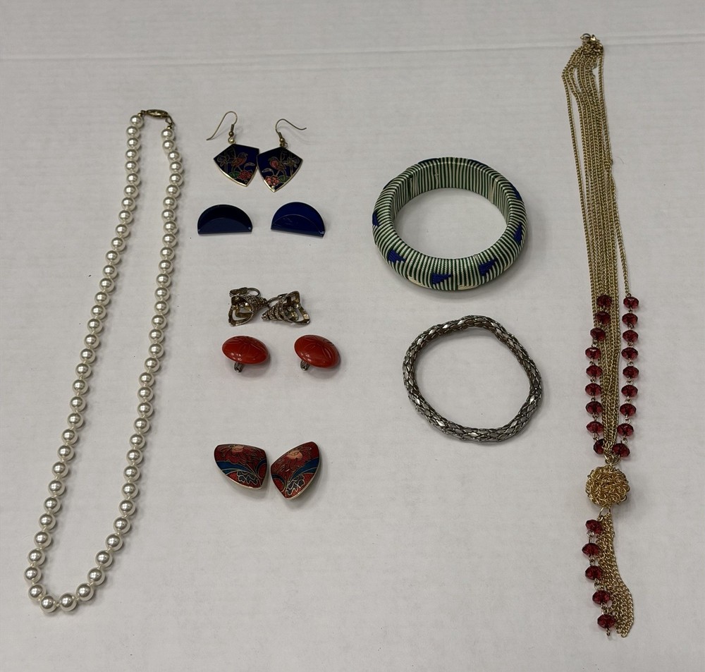 Vintage Costume Jewelry Lot Faux Pearls Enamel Earrings Bracelets Necklace (8p)