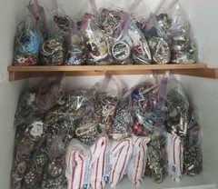 3 Pounds Jewelry Costume Vintage Mix LBS necklaces bracelets pins rings etc lbs