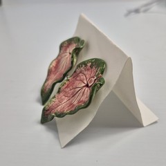 Vtg Mid Century Majolica Porcelain Pink Green Caladium Leaf Clip-On Earrings