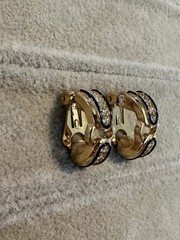 Vtg Signed Swan Swarovski Cuff Huggy Gold Tone Rhinestone Clip On Earrings
