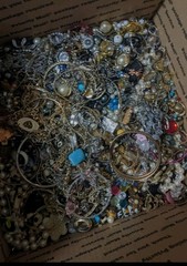 15 Pounds Jewelry Costume Vintage Mix LBS necklaces bracelets pins rings lbs