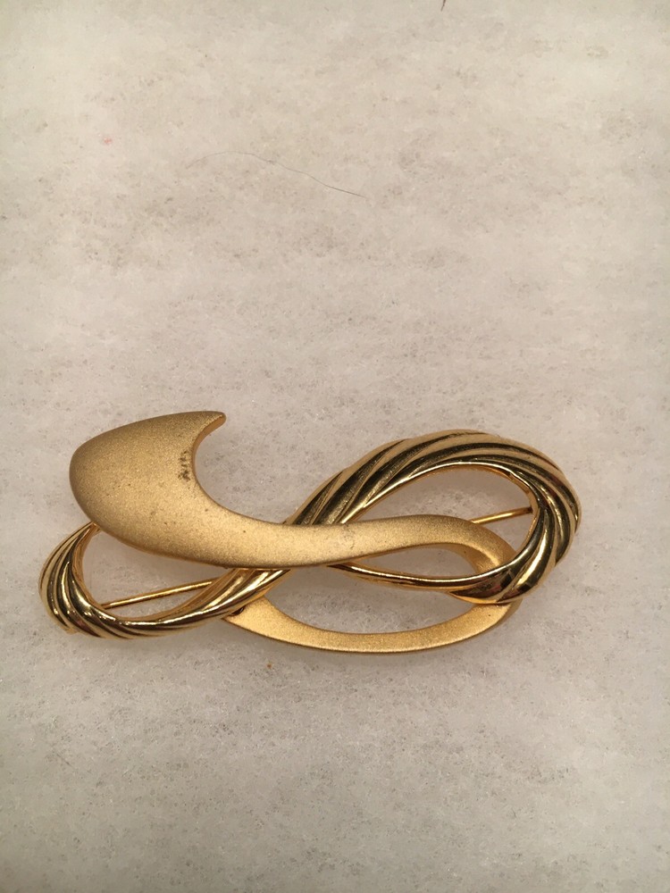 Estate Find Signed TONA Gold Tone Swoosh Brooch Used
