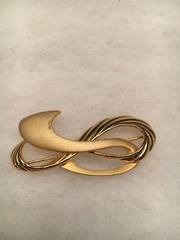 Estate Find Signed TONA Gold Tone Swoosh Brooch Used