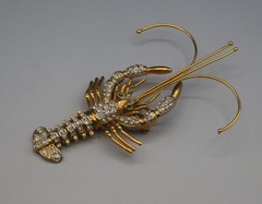 VINTAGE MOVING TAIL LARGE LOBSTER BROOCH CRYSTAL RHINESTONE FIGURAL 4.25″