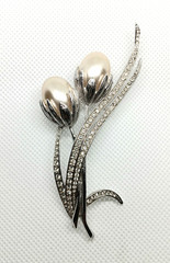 Jay Strongwater Floral Brooch Pearl And Rhinestone Crystal Stem Silver Tone Pin