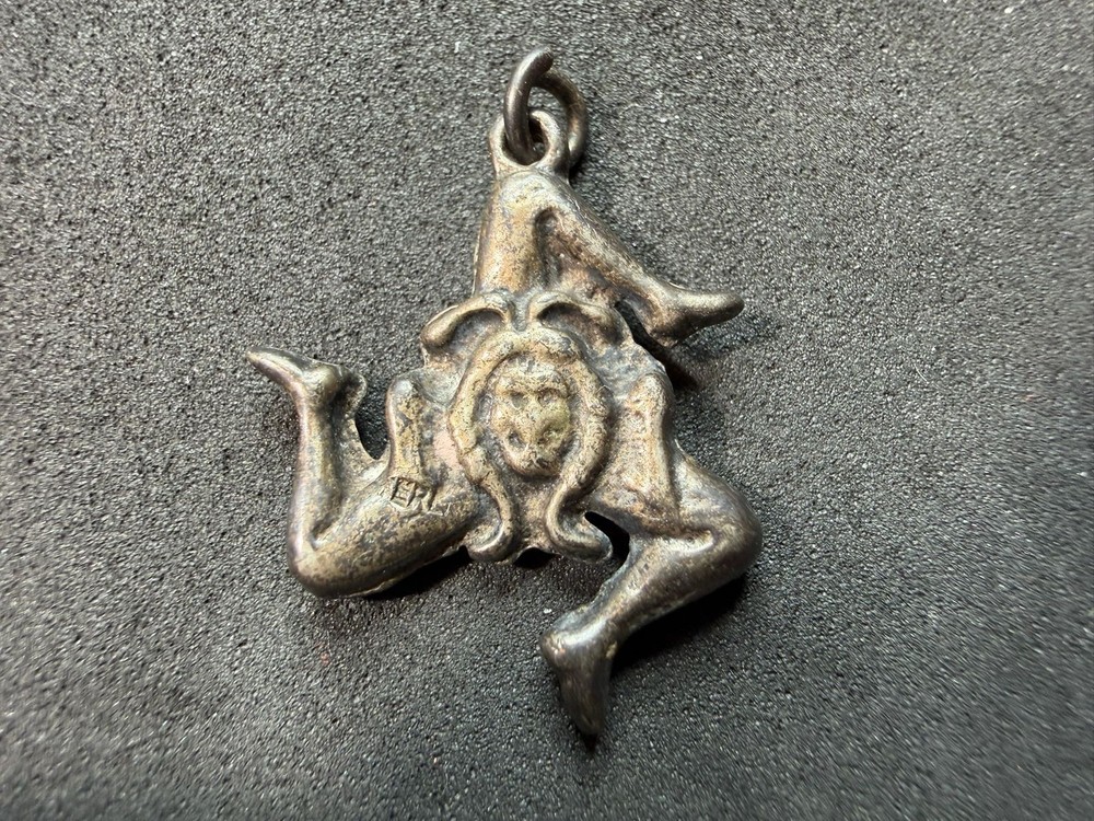 4.50g Vintage Sterling Silver 925 Triskelion Medusa Sicily Three Legs Pendant M