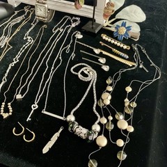 Vintage To Modern Mixed Estate Costume Jewelry Lot Silver Tone Rhinestones More