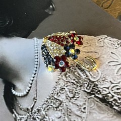 Vtg Rhinestone Umbrella Brooch – Gold Tone – Red Blue Clear Crystals – 1 1/8”