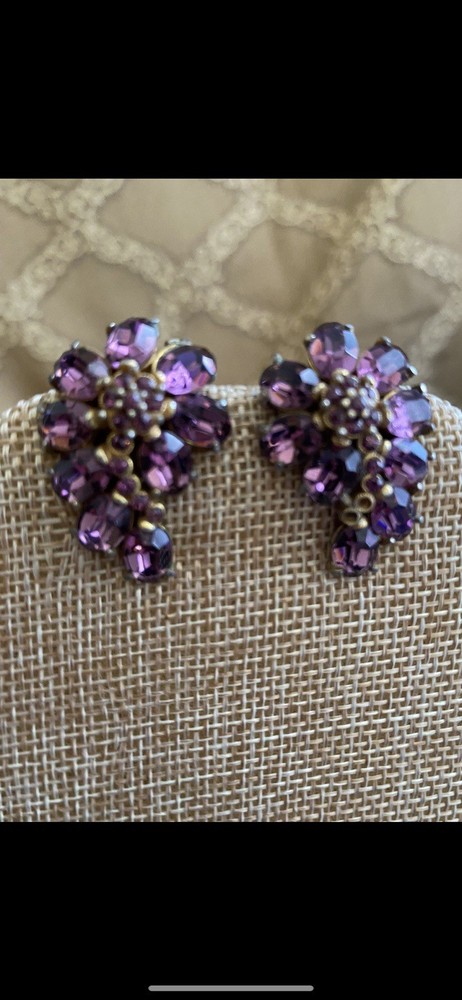 VTG. Hollycraft Gold-Tone Leaf Shaped Purple Rhinestone Crystal Clip-On Earrings