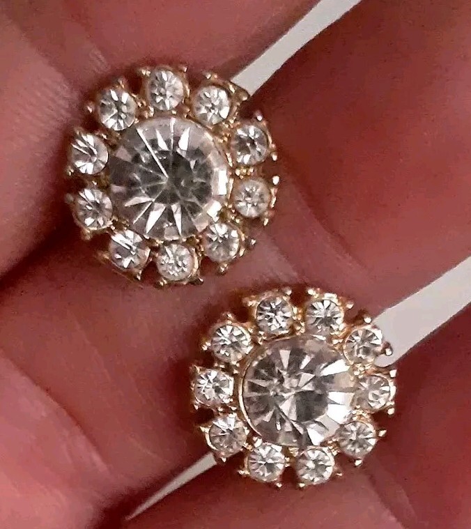 Vintage Fauceted glass Stone & Multi Stone Round Glamorous Earrings. Gold Tone