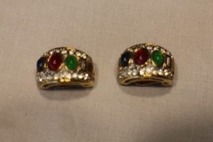 LES BERNARD VINTAGE GLASS CABACHON CLIPON EARRINGS