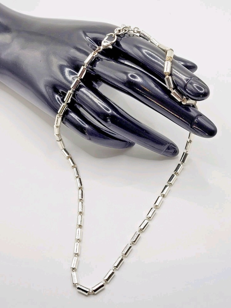 Vtg Necklace signed NAPIER Silver Tone w/Barrel shaped links 16″ to 18″ length