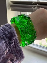 Vintage Chunky Daisy Carved Green Apple Juice Prystal Bakelite Clamper Bracelet